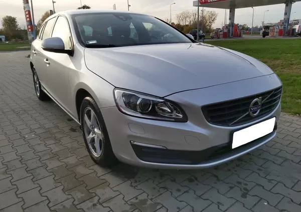 volvo wielkopolskie Volvo V60 cena 55000 przebieg: 64417, rok produkcji 2017 z Turek